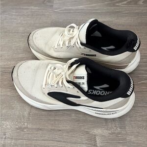 Brooks Men's White and Black Running Shoes - Neutral Trainer